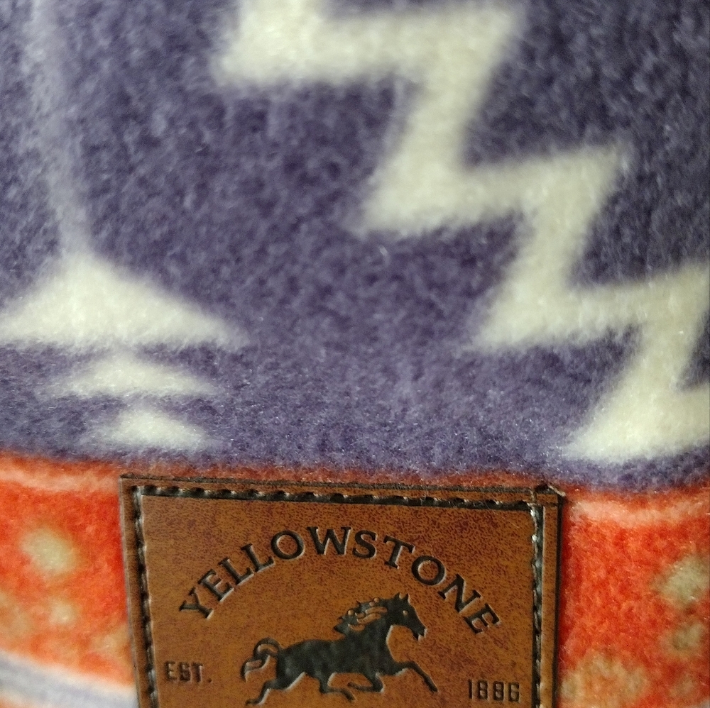 NWT Yellowstone Women's Aztec Outdoor COAT Jacket Western - Picture 5 of 13